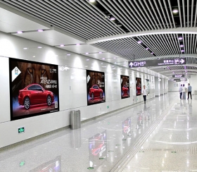 深圳機場高端UV噴繪燈箱